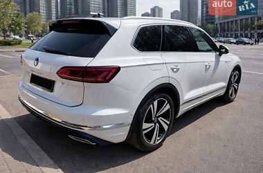 Внедорожник / Кроссовер Volkswagen Touareg 2020 в Киеве