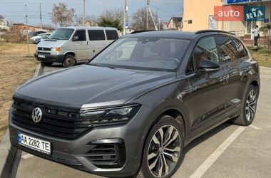 Внедорожник / Кроссовер Volkswagen Touareg 2018 в Киеве
