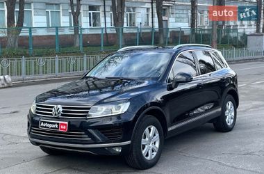 Внедорожник / Кроссовер Volkswagen Touareg 2014 в Киеве