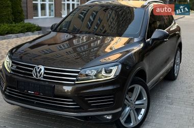 Позашляховик / Кросовер Volkswagen Touareg 2015 в Одесі