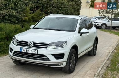 Позашляховик / Кросовер Volkswagen Touareg 2015 в Миколаєві