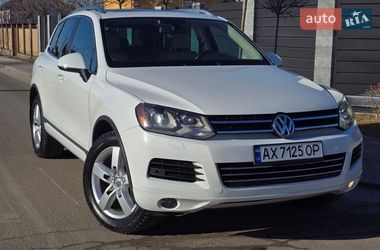 Позашляховик / Кросовер Volkswagen Touareg 2014 в Києві