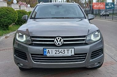 Внедорожник / Кроссовер Volkswagen Touareg 2013 в Киеве