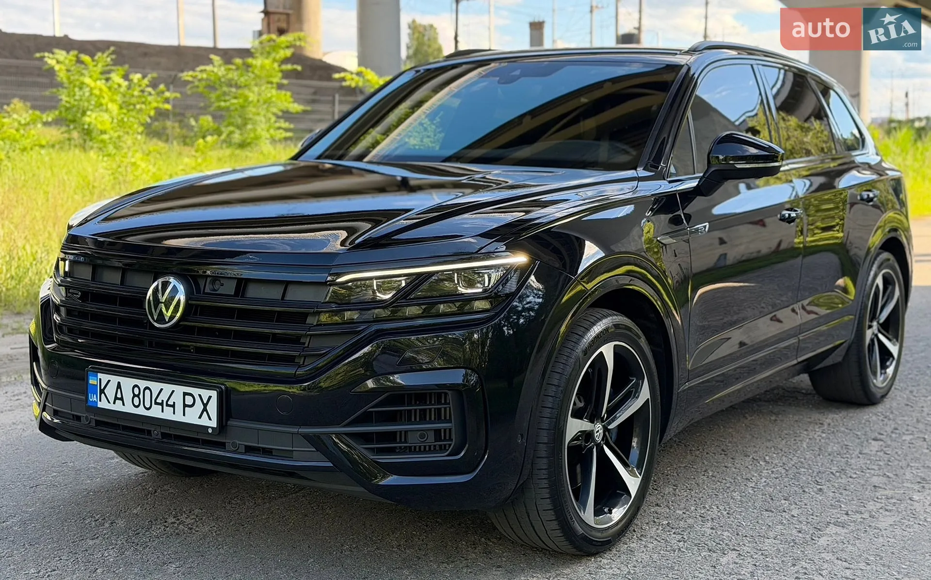 2022 Volkswagen Touareg - фото 1