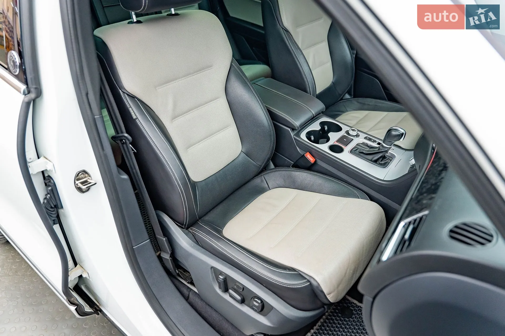 2016 Volkswagen Touareg - мініатюра 18