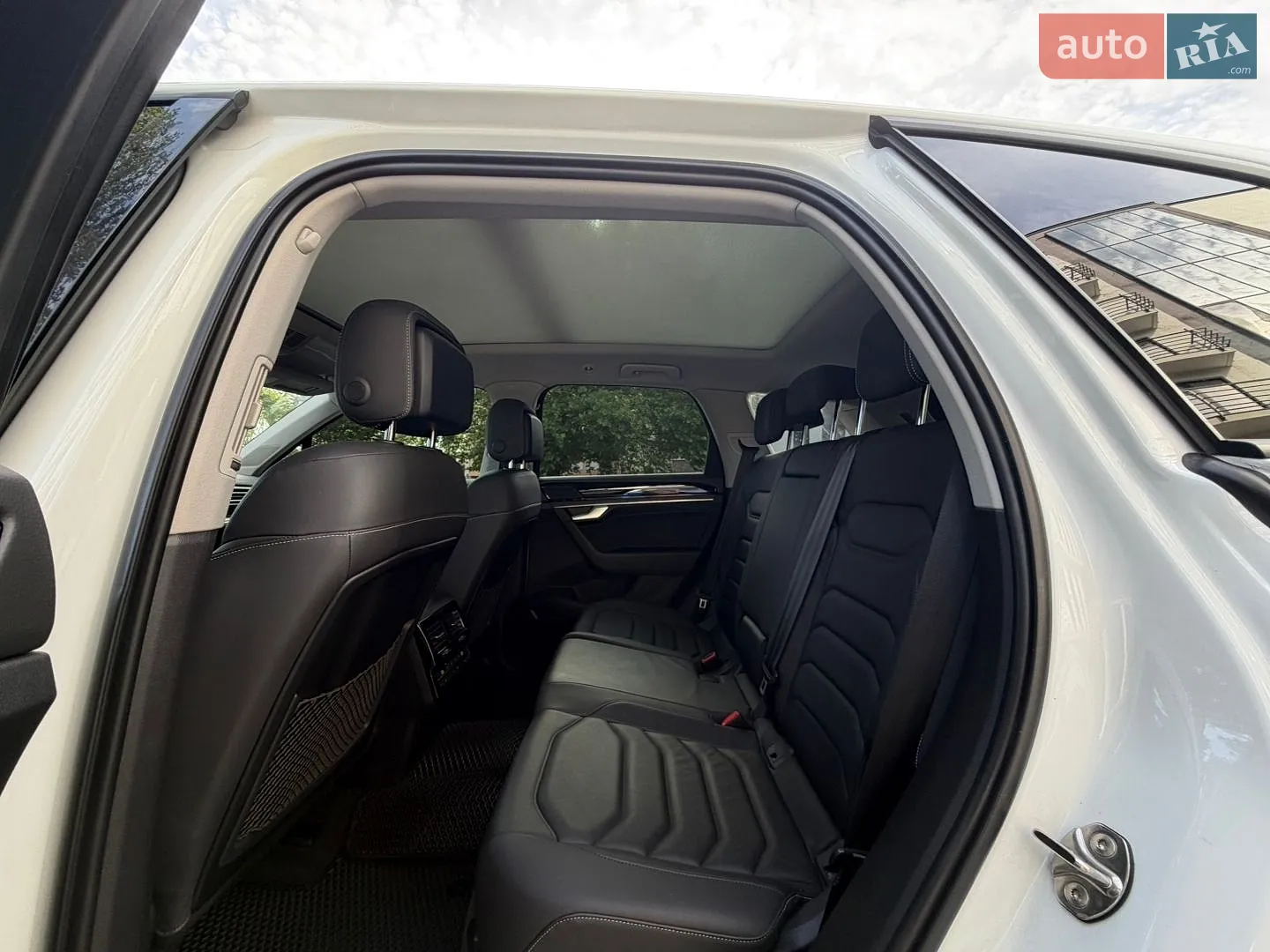 2019 Volkswagen Touareg - мініатюра 13