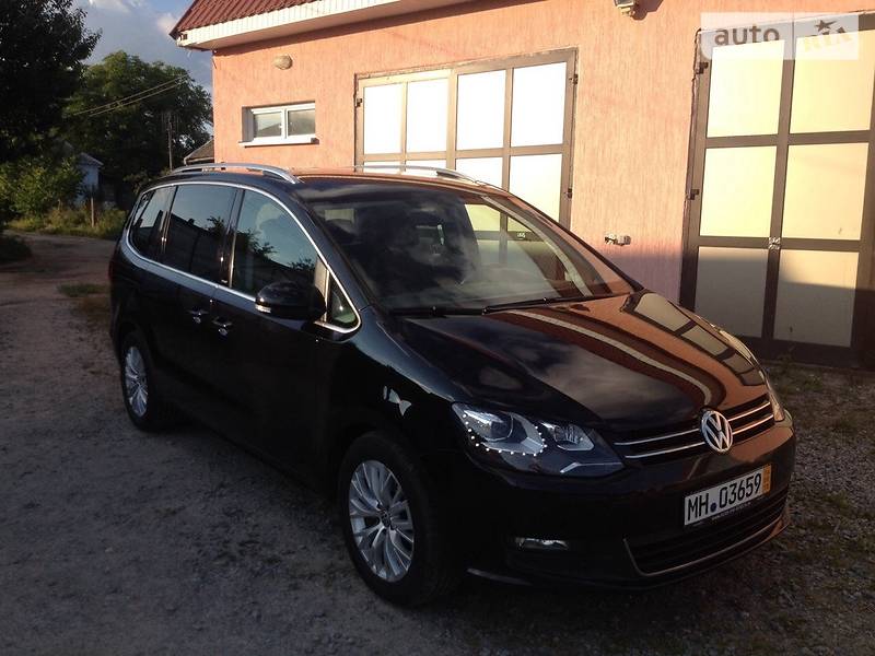 Минивэн Volkswagen Touran 2012 в 