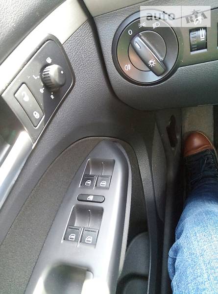 Минивэн Volkswagen Touran 2008 в Киеве