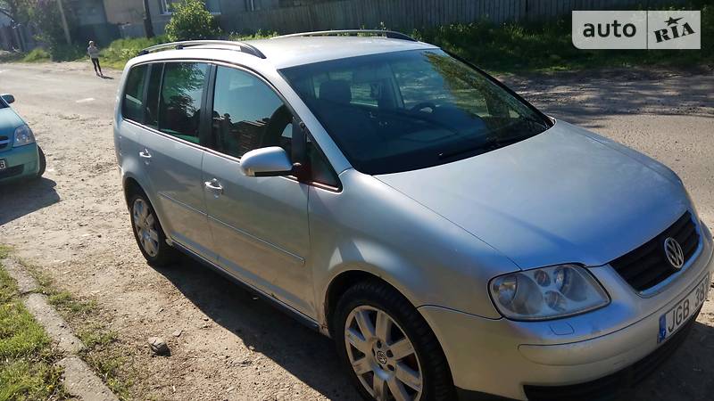 Мінівен Volkswagen Touran 2004 в Чернівцях