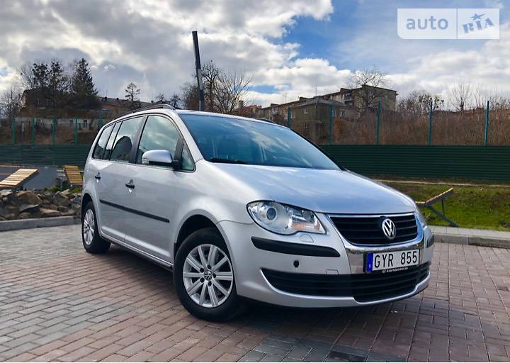 Минивэн Volkswagen Touran 2008 в Луцке