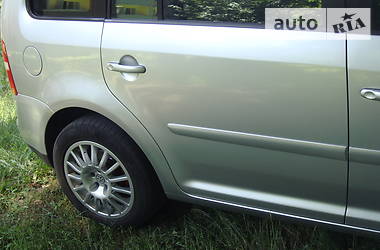 Універсал Volkswagen Touran 2004 в 