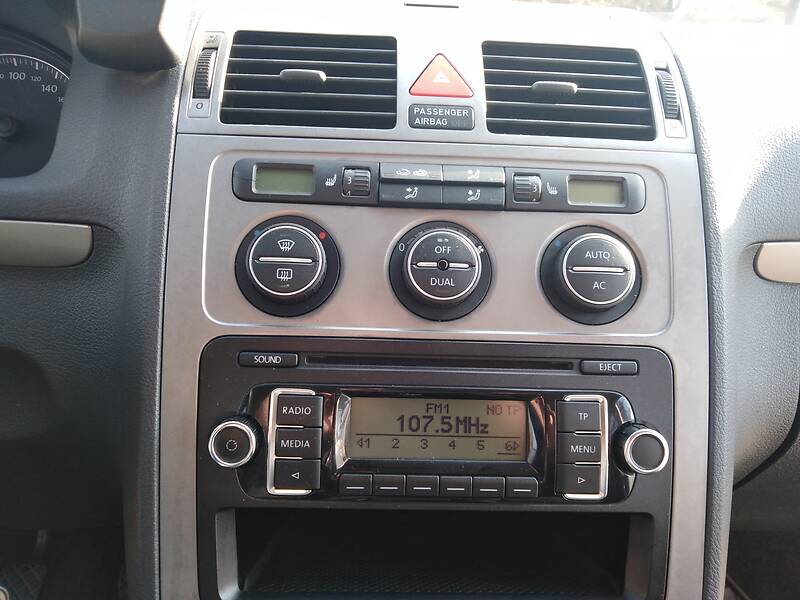 Мінівен Volkswagen Touran 2009 в Запоріжжі
