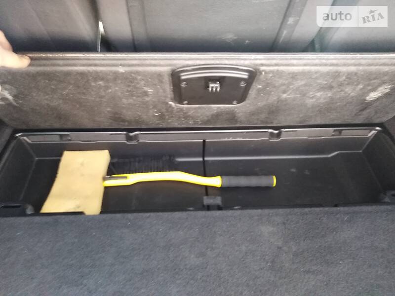 Мінівен Volkswagen Touran 2009 в Запоріжжі