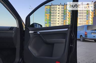 Мінівен Volkswagen Touran 2011 в 
