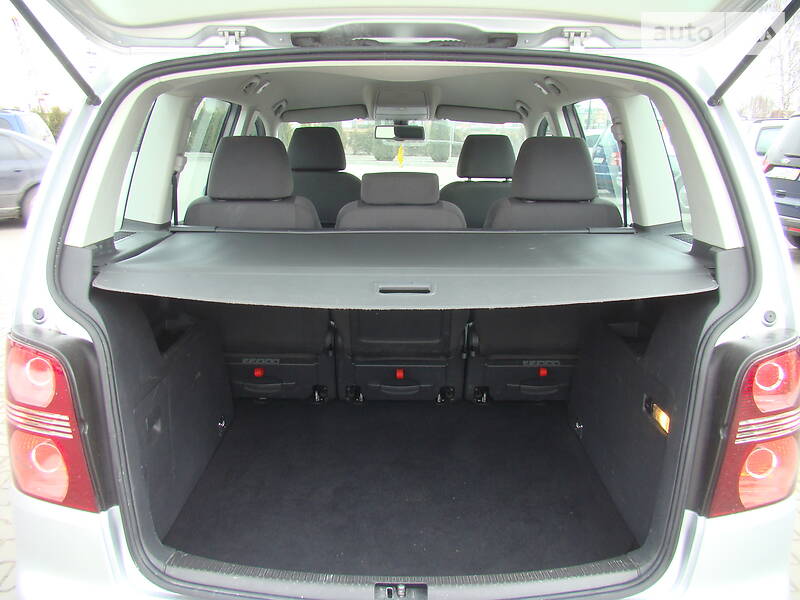 Мінівен Volkswagen Touran 2008 в Луцьку