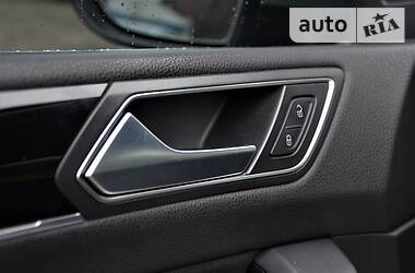 Мінівен Volkswagen Touran 2015 в 