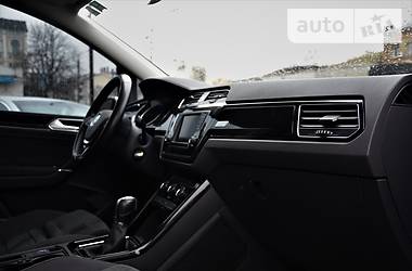 Мінівен Volkswagen Touran 2015 в 