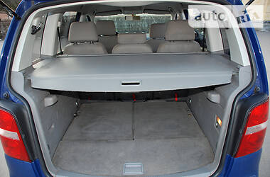 Седан Volkswagen Touran 2003 в 