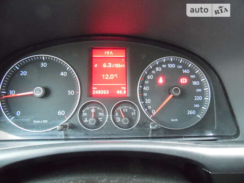 Мінівен Volkswagen Touran 2008 в Стрию
