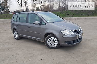 Мінівен Volkswagen Touran 2009 в  фото 4 Мінівен Volkswagen Touran 2009 в