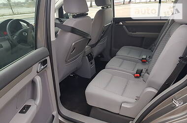 Мінівен Volkswagen Touran 2009 в  фото 25 Мінівен Volkswagen Touran 2009 в
