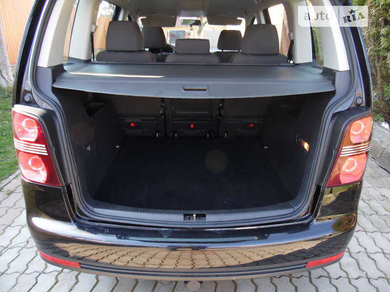 Мінівен Volkswagen Touran 2008 в Стрию