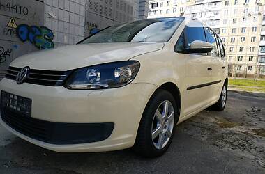 Мінівен Volkswagen Touran 2015 в 
