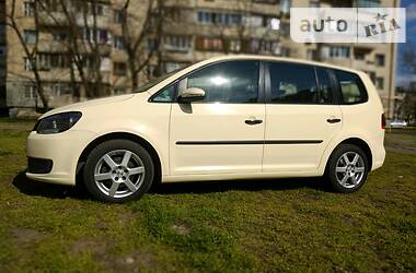 Мінівен Volkswagen Touran 2015 в 
