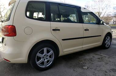 Мінівен Volkswagen Touran 2015 в 