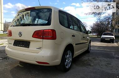 Мінівен Volkswagen Touran 2015 в 