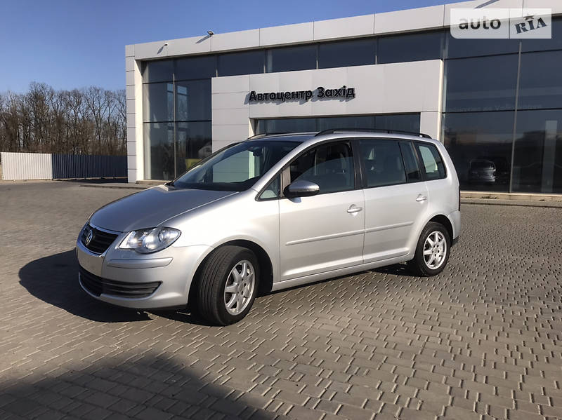 Мінівен Volkswagen Touran 2010 в Луцьку