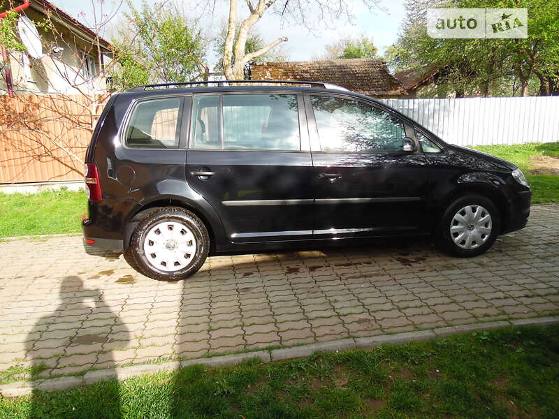 Мінівен Volkswagen Touran 2008 в Стрию