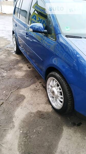 Мінівен Volkswagen Touran 2006 в Конотопі