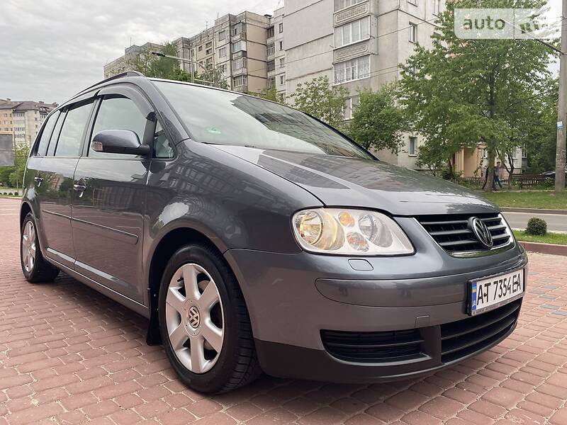 Універсал Volkswagen Touran 2006 в Івано-Франківську