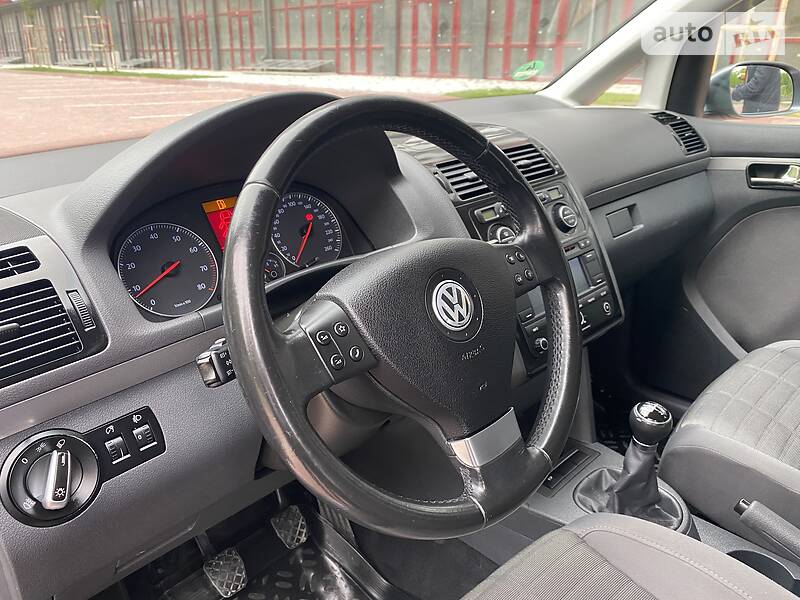Універсал Volkswagen Touran 2006 в Івано-Франківську