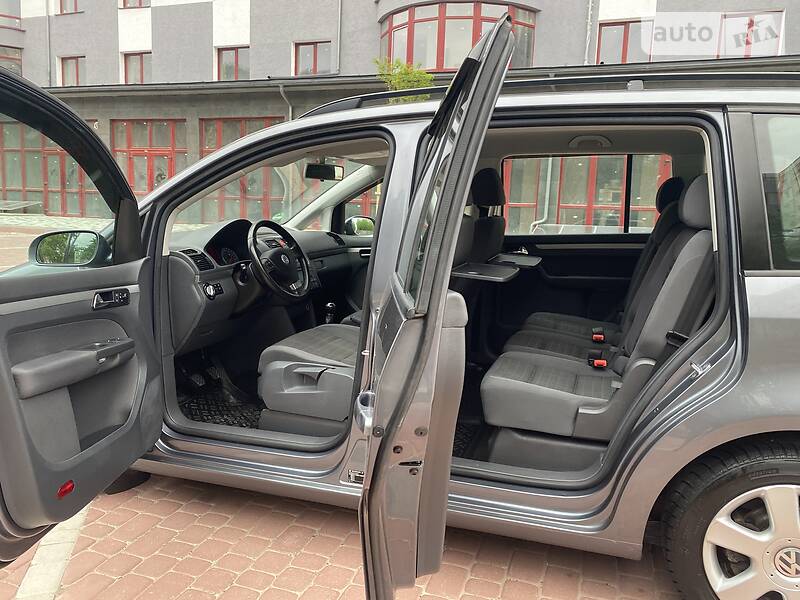 Універсал Volkswagen Touran 2006 в Івано-Франківську