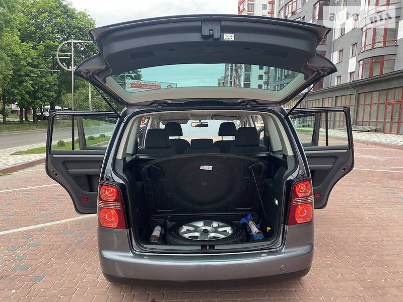Універсал Volkswagen Touran 2006 в Івано-Франківську