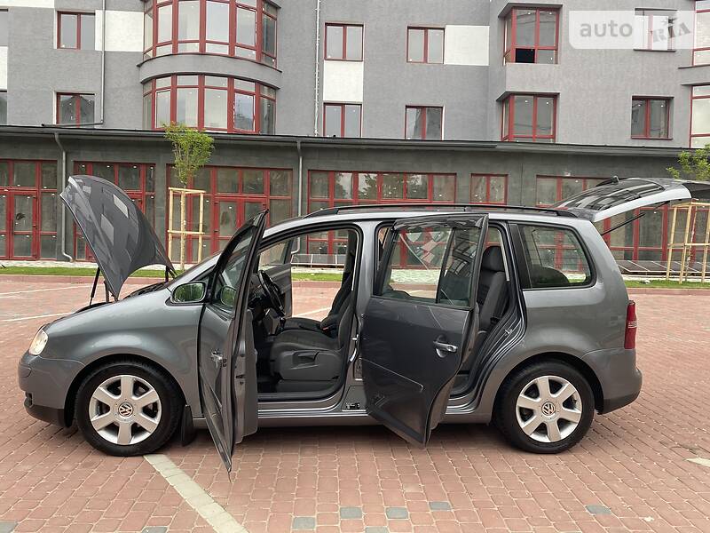Універсал Volkswagen Touran 2006 в Івано-Франківську