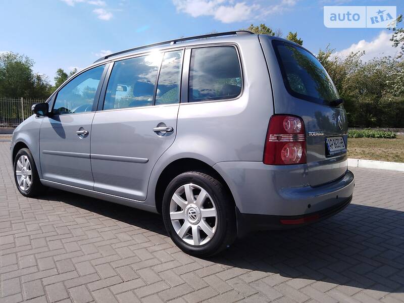 Мінівен Volkswagen Touran 2009 в Запоріжжі