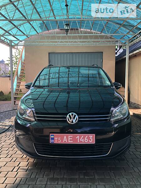 Мінівен Volkswagen Touran 2010 в 