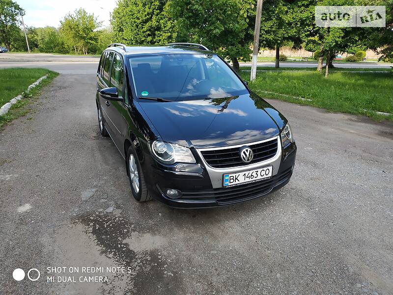 Універсал Volkswagen Touran 2009 в Дубні