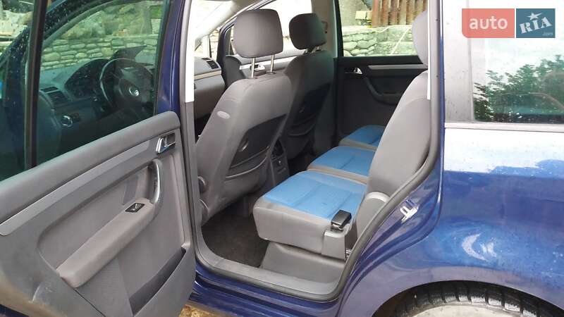 Минивэн Volkswagen Touran 2003 в Тячеве