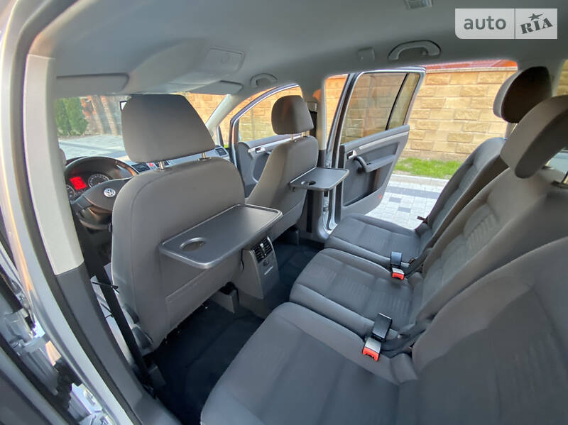 Мінівен Volkswagen Touran 2008 в Рівному