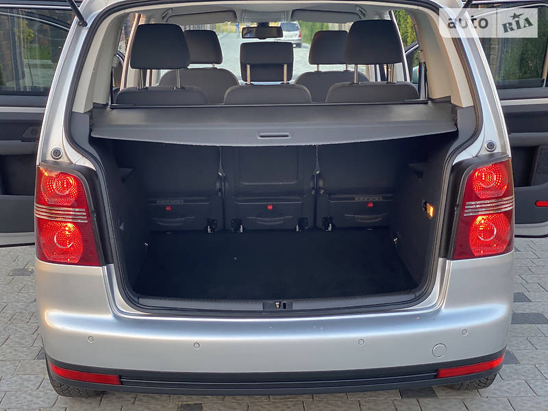 Мінівен Volkswagen Touran 2008 в Рівному