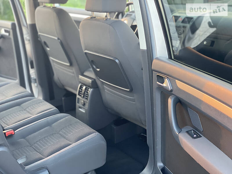 Мінівен Volkswagen Touran 2008 в Рівному