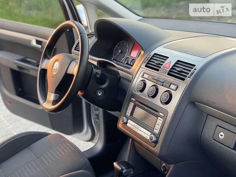 Мінівен Volkswagen Touran 2008 в Рівному