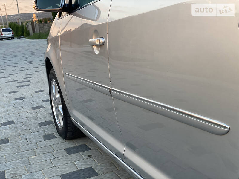 Мінівен Volkswagen Touran 2008 в Рівному