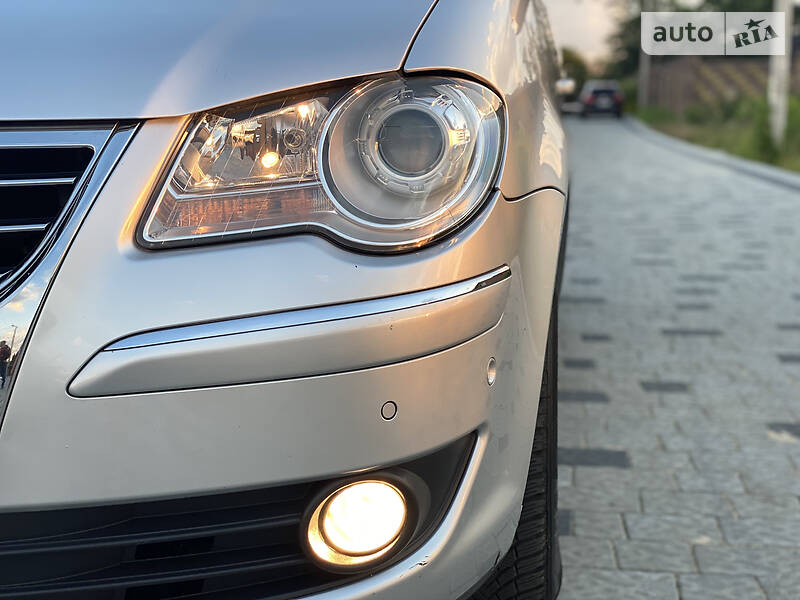 Мінівен Volkswagen Touran 2008 в Рівному