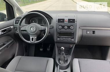 Мінівен Volkswagen Touran 2013 в 