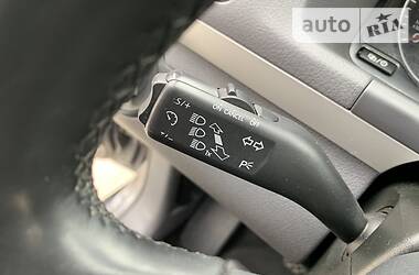 Мінівен Volkswagen Touran 2013 в 